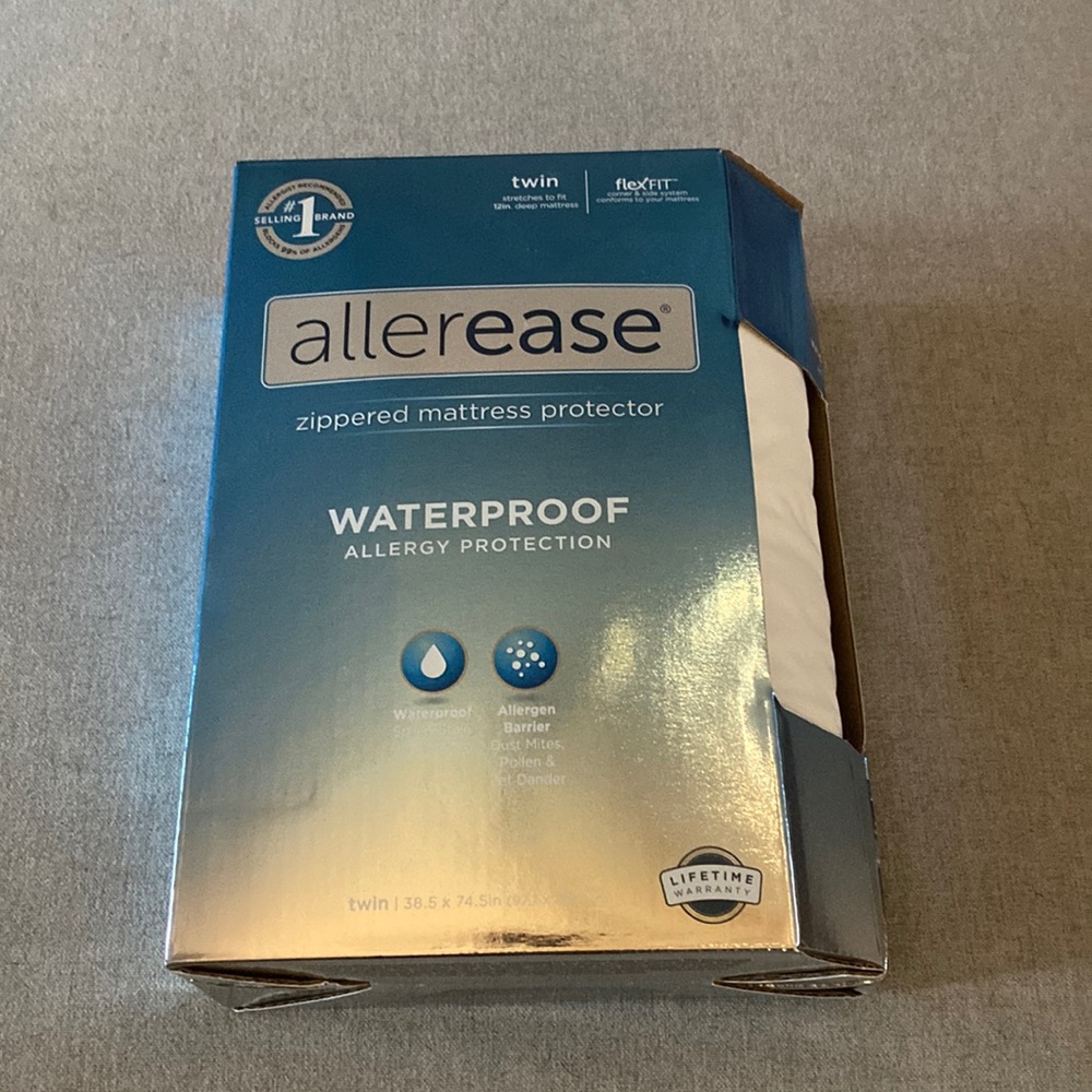 Twin zipper mattress protector